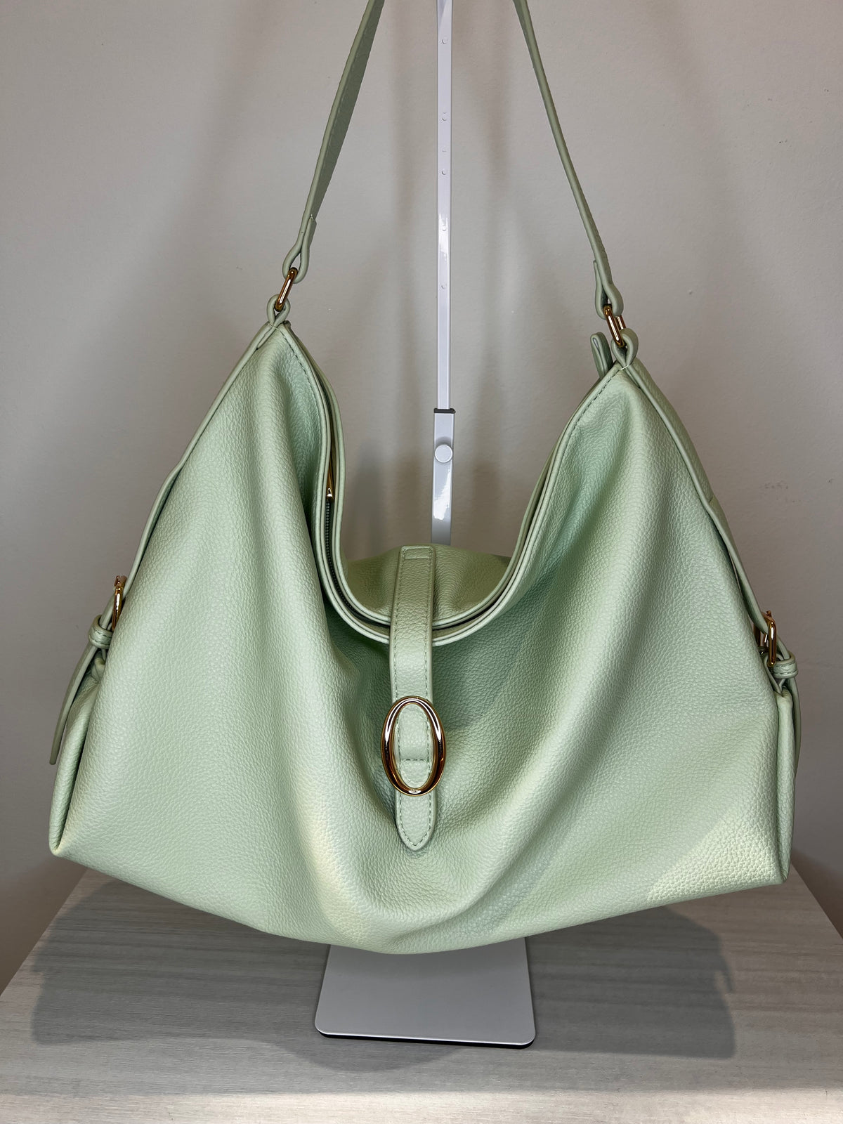 Borsa hobo capiente con dettagli oro, interno