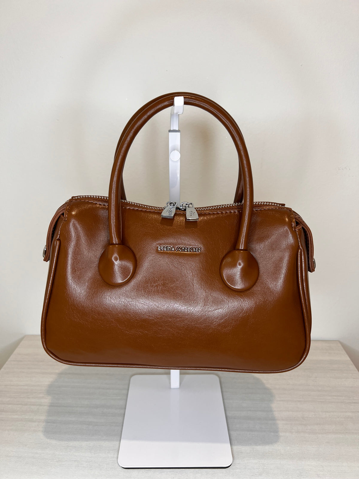 Bauletto Regina Schrecker con tracolla, vista laterale
