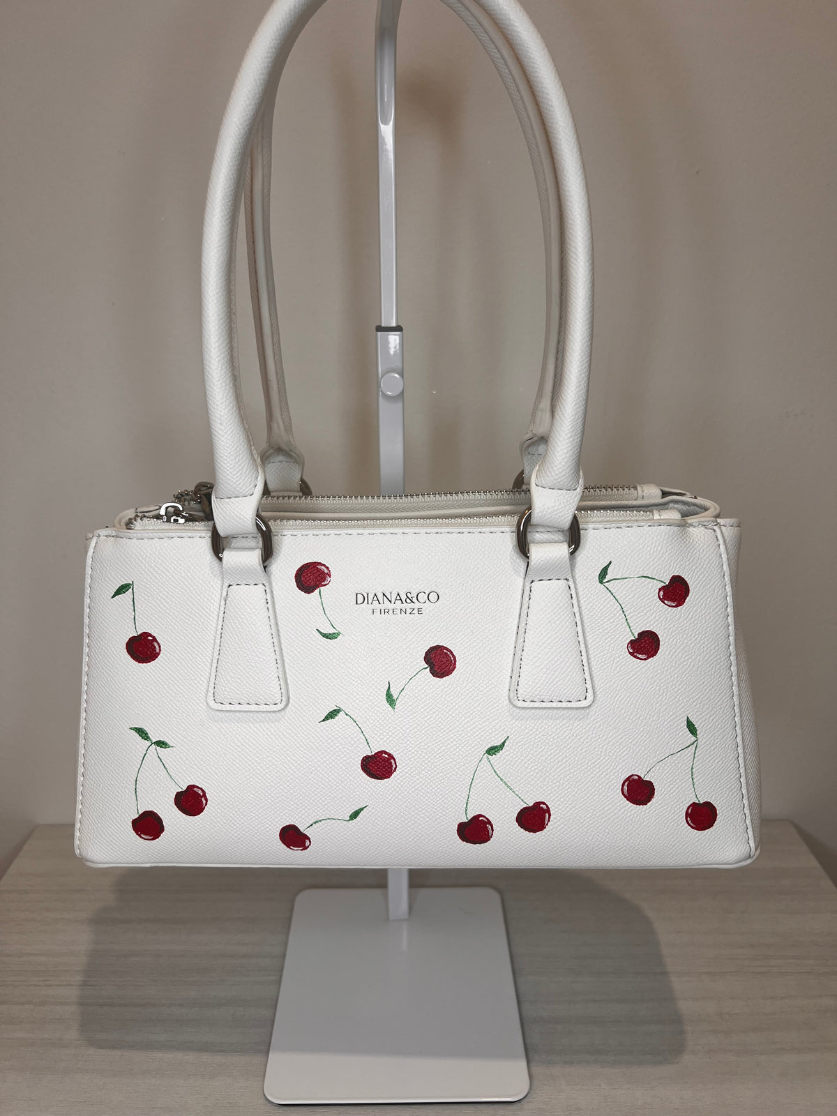 Bauletto dipinto a mano con Ciliegine rosse, Diana&Co con tracolla