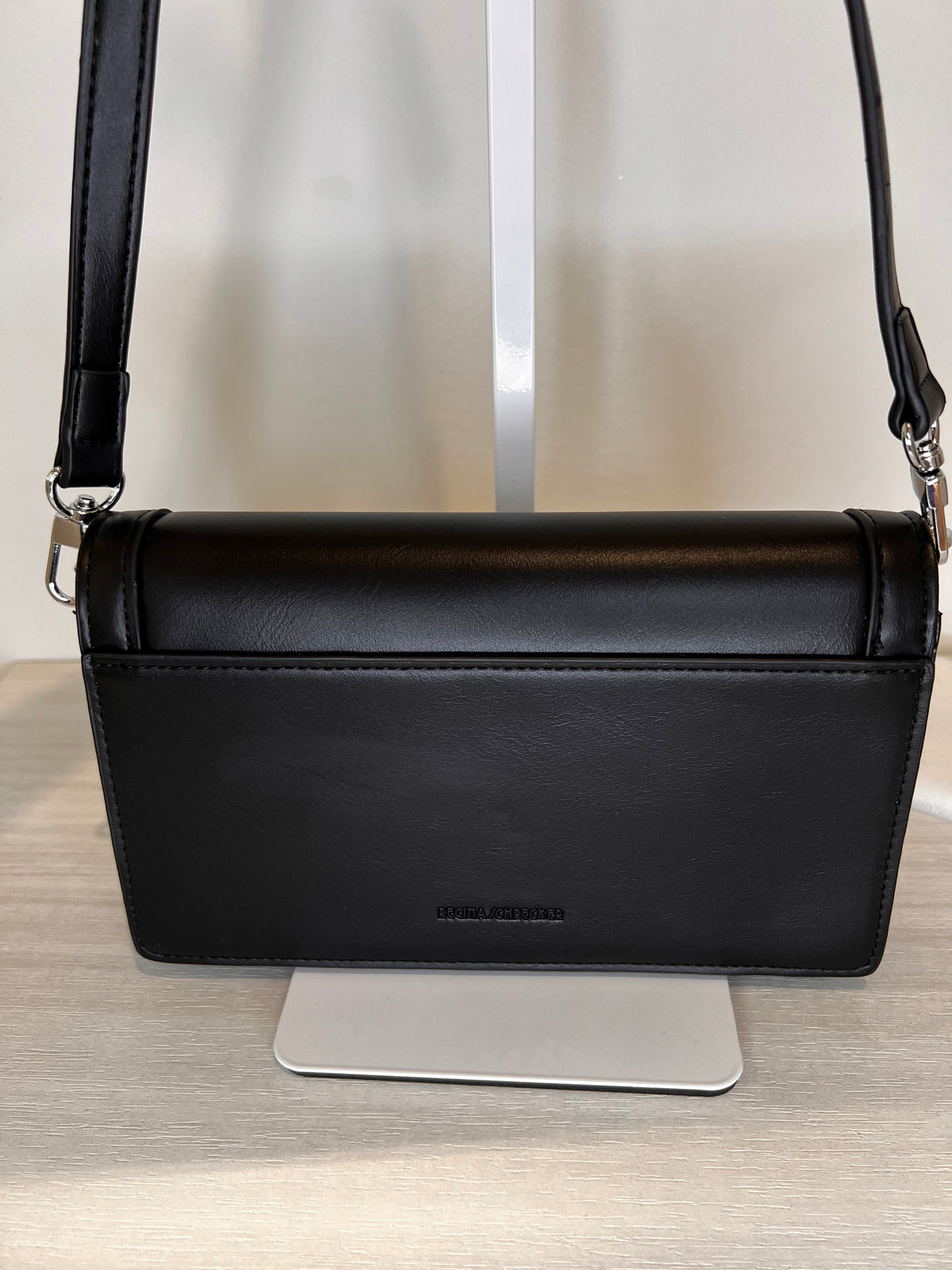 Pochette Regina Schrecker con tracolla, altra angolazione