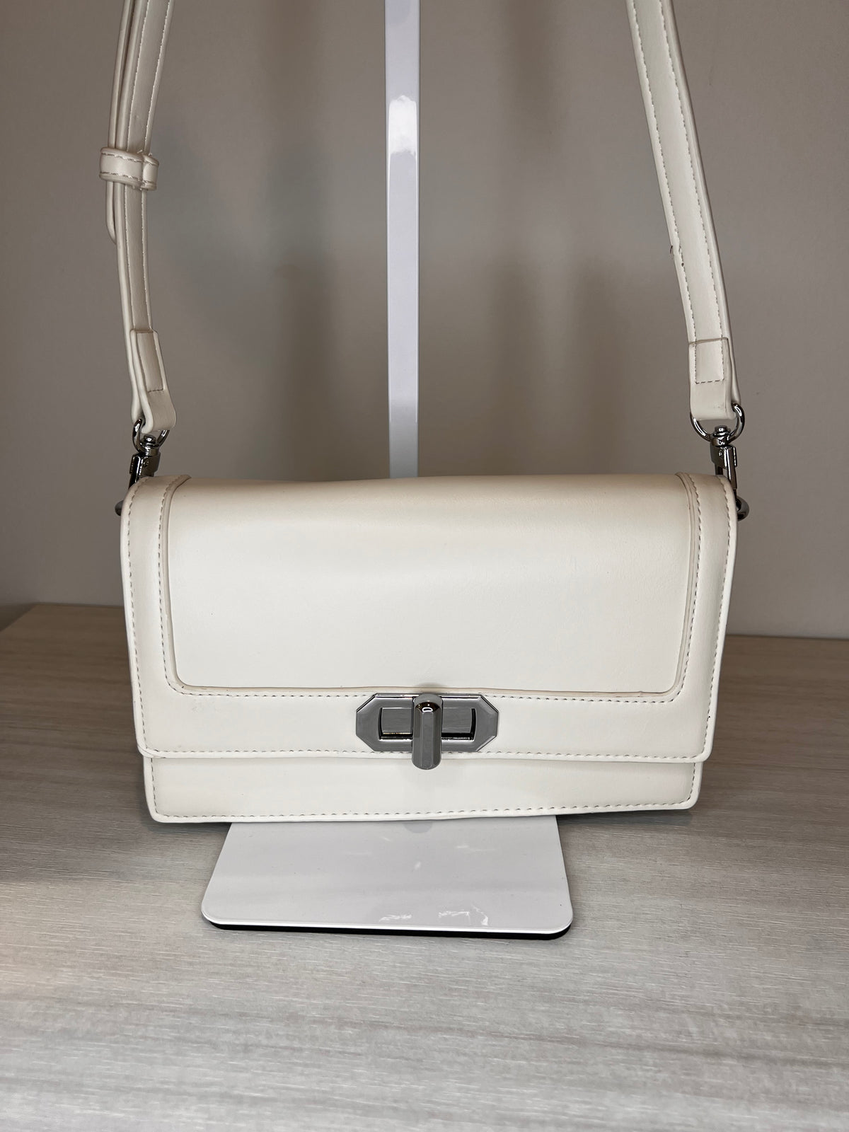 Pochette Regina Schrecker con tracolla, vista frontale