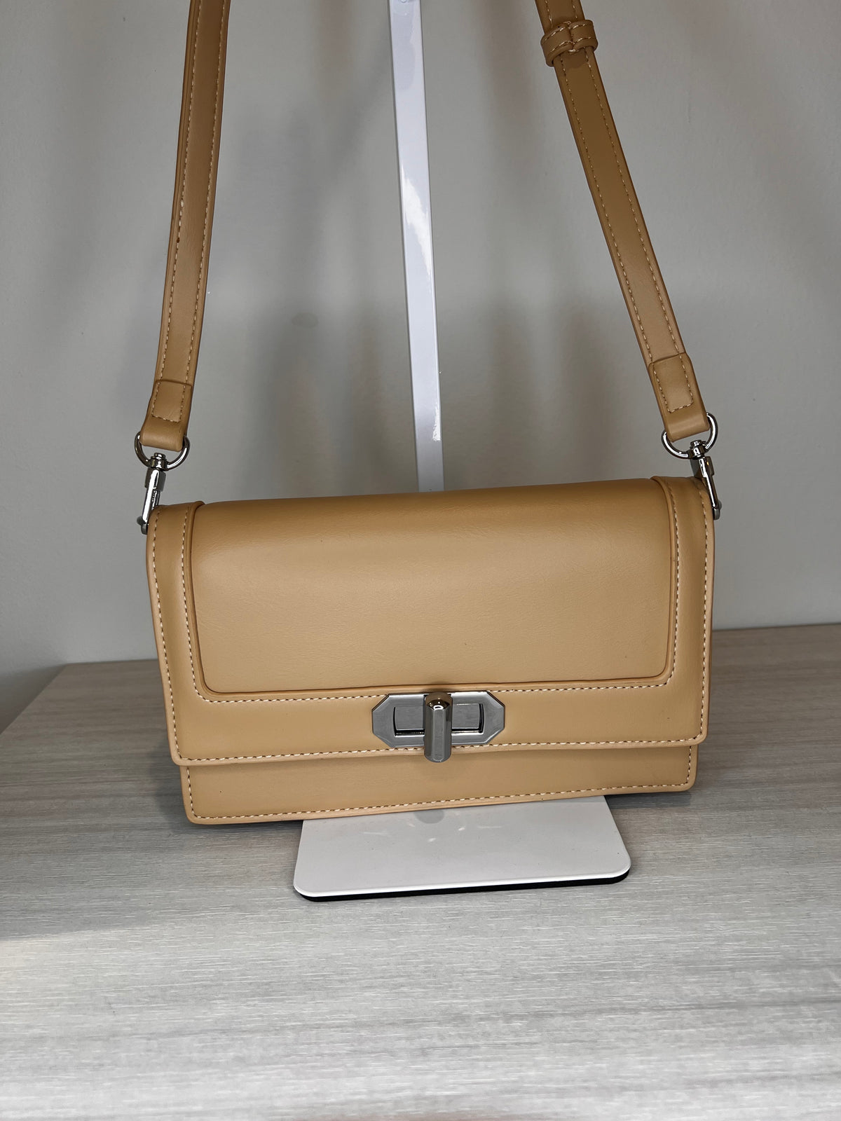 Pochette Regina Schrecker con tracolla, vista laterale
