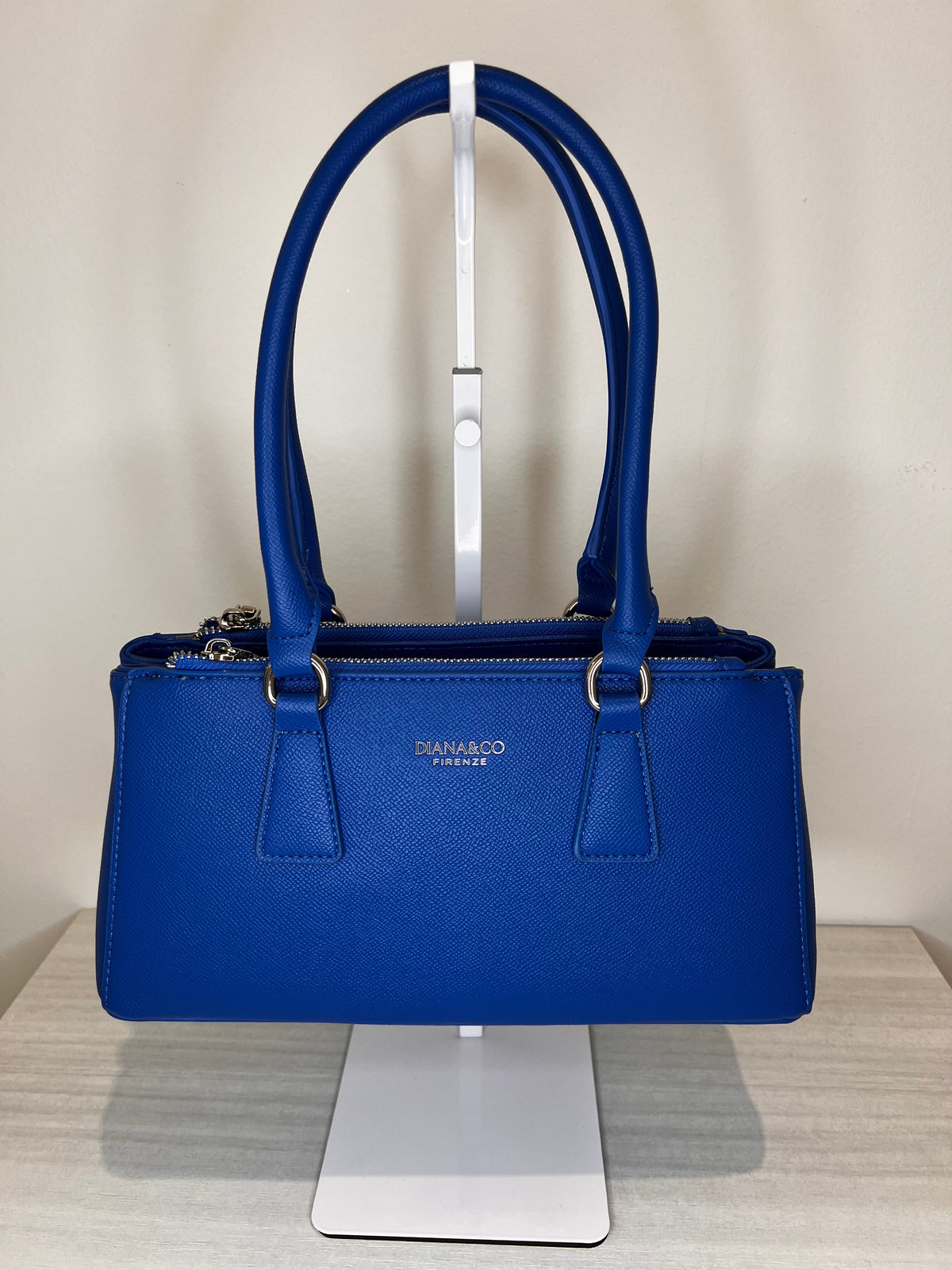 Bauletto Diana&Co con tracolla, dettaglio della chiusura