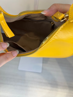 Borsa mezzaluna con tracolla, dettaglio della tracolla