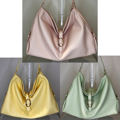 Borsa hobo capiente con dettagli oro, vista frontale