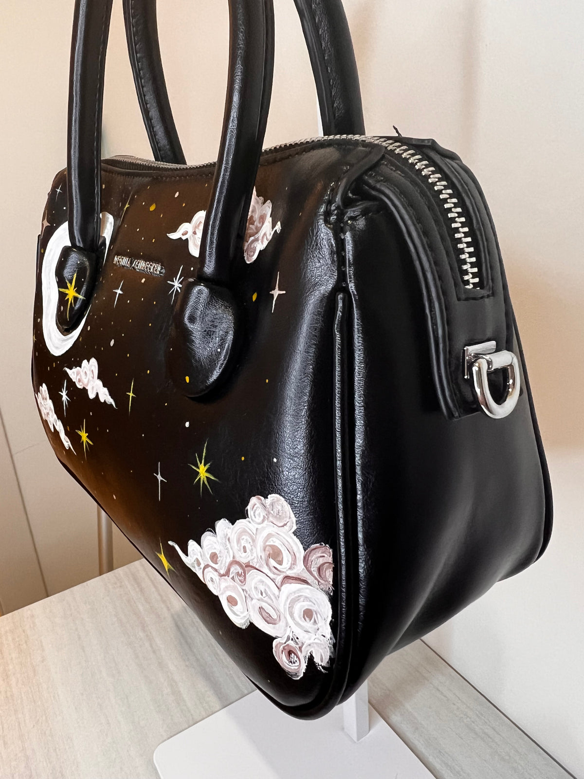 Bauletto dipinto a mano con Cielo di notte , Regina Schrecker con tracolla
