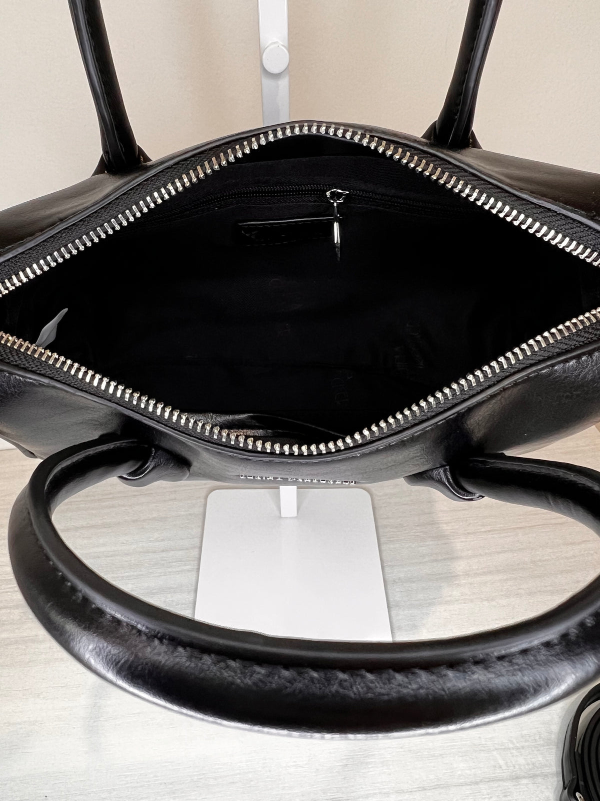 Bauletto Regina Schrecker con tracolla, dettaglio della tracolla