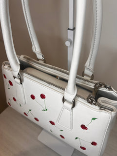 Bauletto dipinto a mano con Ciliegine rosse, Diana&Co con tracolla