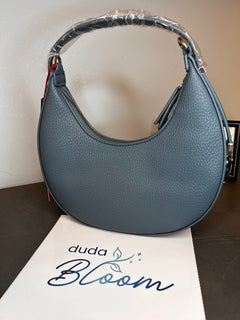 Borsa mezzaluna Pierre Cardin blu jeans, vista laterale
