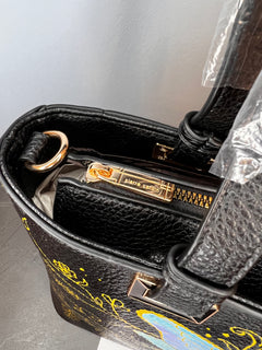Borsa a tracolla dipinta a mano con farfalla blu, Pierre Cardin nera, interno