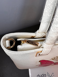 Borsa a tracolla dipinta a mano con farfalla rosa, Pierre Cardin bianca, vista laterale