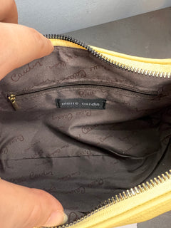 Borsa a tracolla piccola Pierre Cardin gialla, vista posteriore