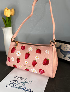 Borsa a tracolla dipinta a mano con fragole, Pierre Cardin rosa