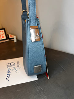 Borsa mezzaluna Pierre Cardin blu jeans, dettaglio della chiusura