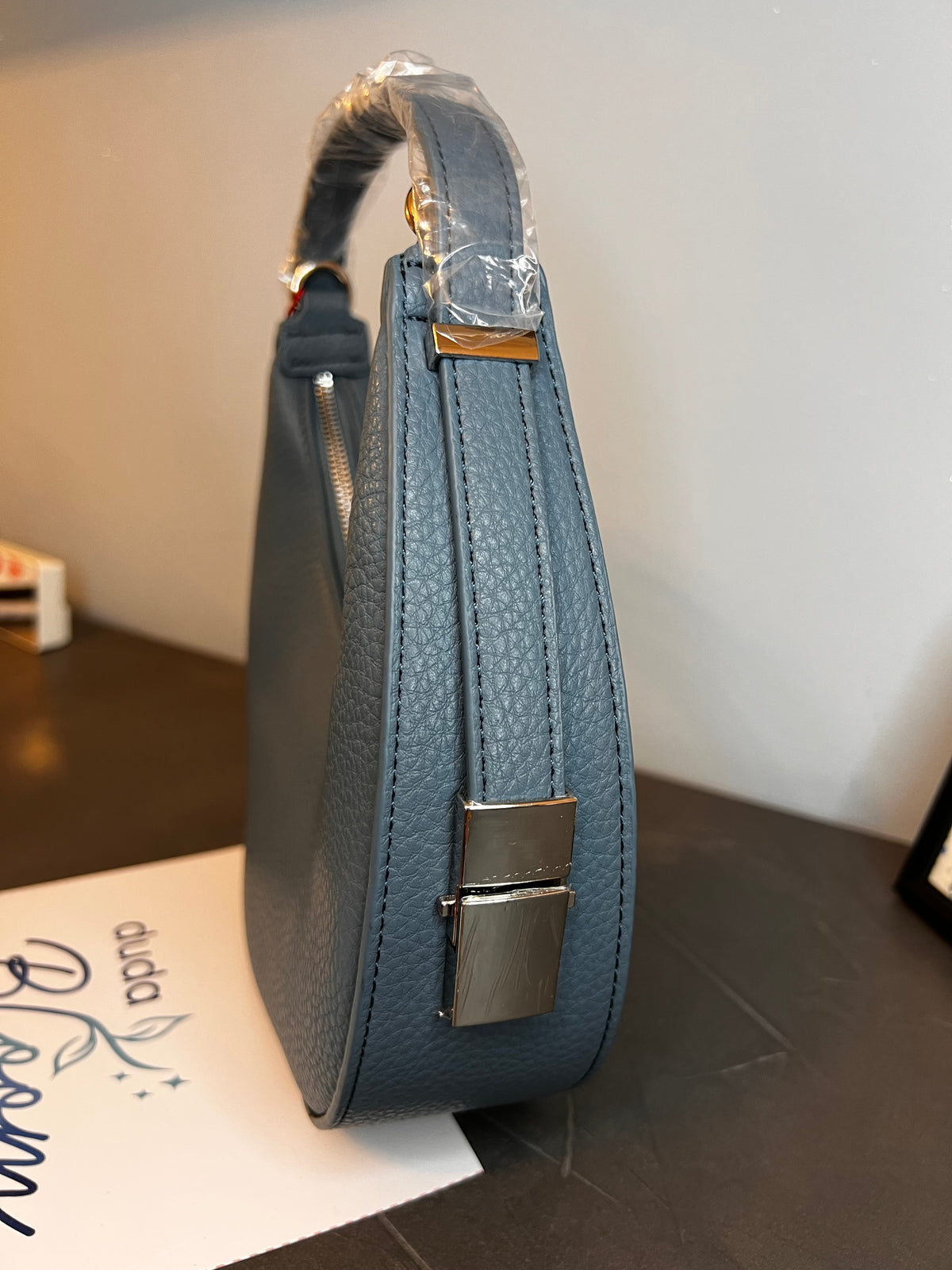 Borsa mezzaluna Pierre Cardin blu jeans, interno