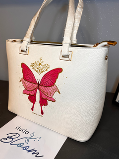 Borsa a tracolla dipinta a mano con farfalla rosa, Pierre Cardin bianca, vista posteriore