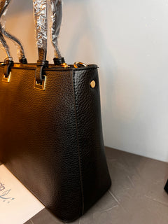 Borsa a tracolla Pierre Cardin nera, dettaglio della chiusura