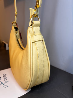 Borsa a tracolla piccola Pierre Cardin gialla, vista laterale