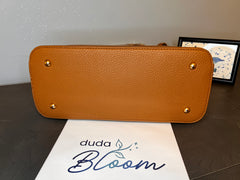 Borsa a tracolla dipinta a mano con fiori, Pierre Cardin cognac, vista posteriore